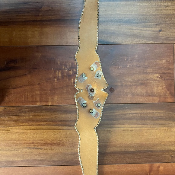 Vintage-Inspired Cream Belt (with Gold Embellishments). XS